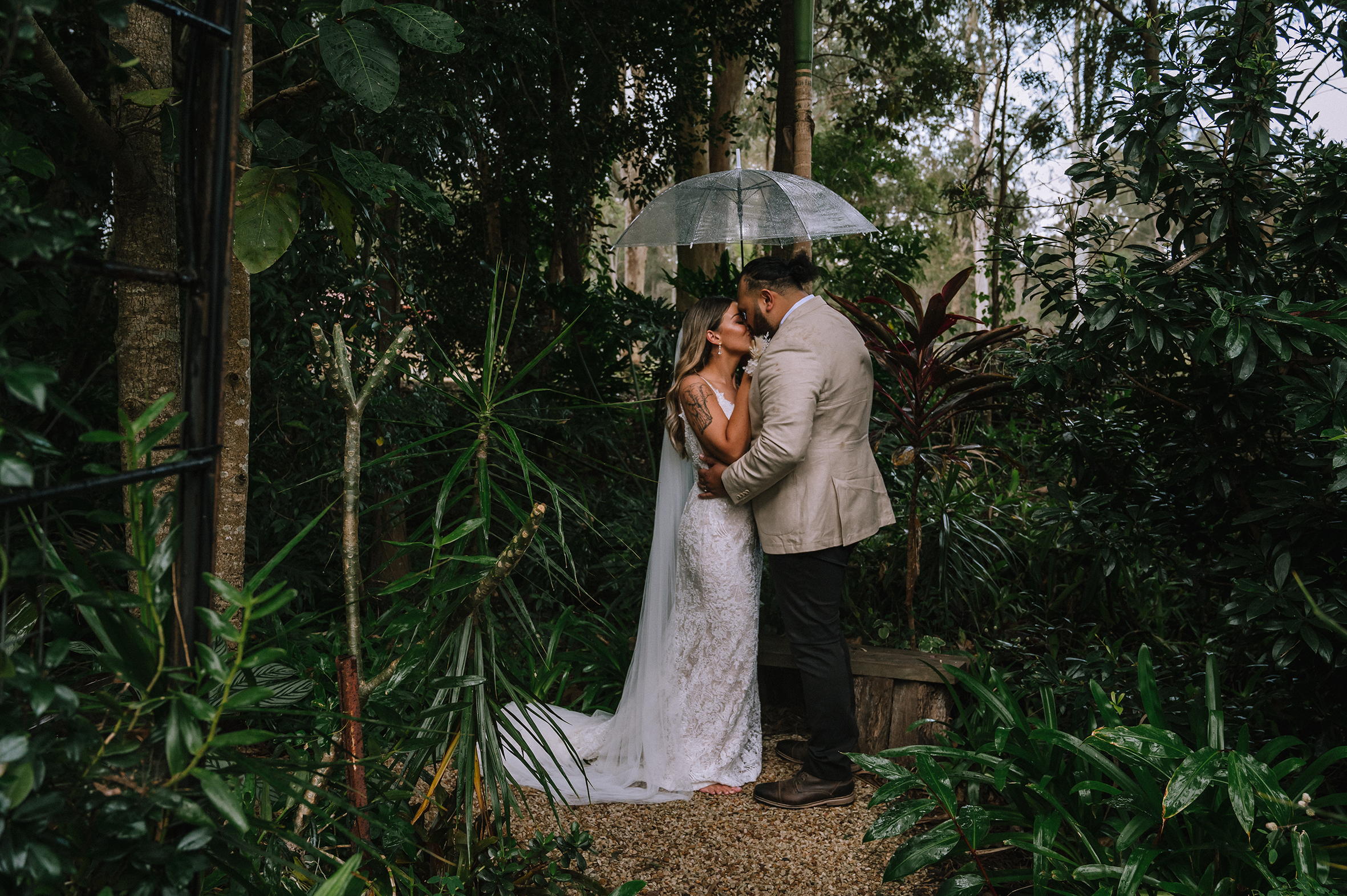 couple kissing at brisbane wedding venue - Tayla Jayne Photography