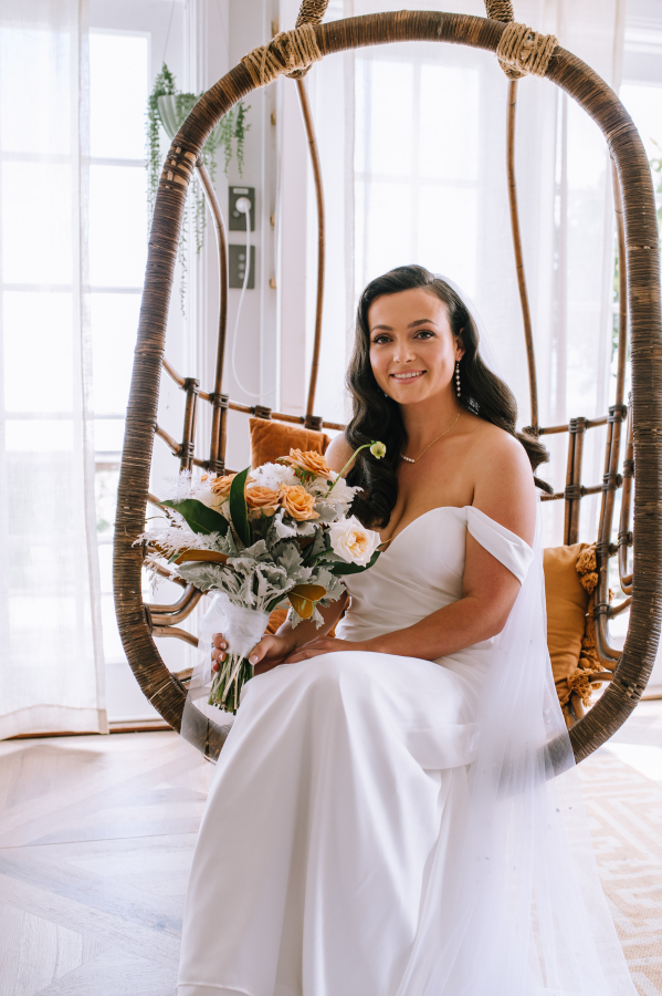 bridal portrait photography at lakehouse folk
