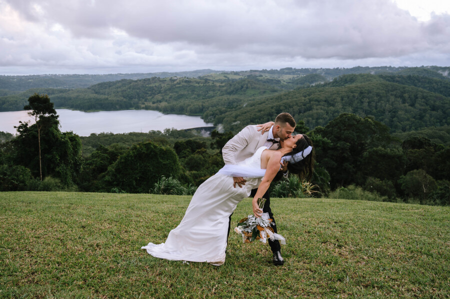 Golden hour portraits at Lakehouse Folk wedding venue