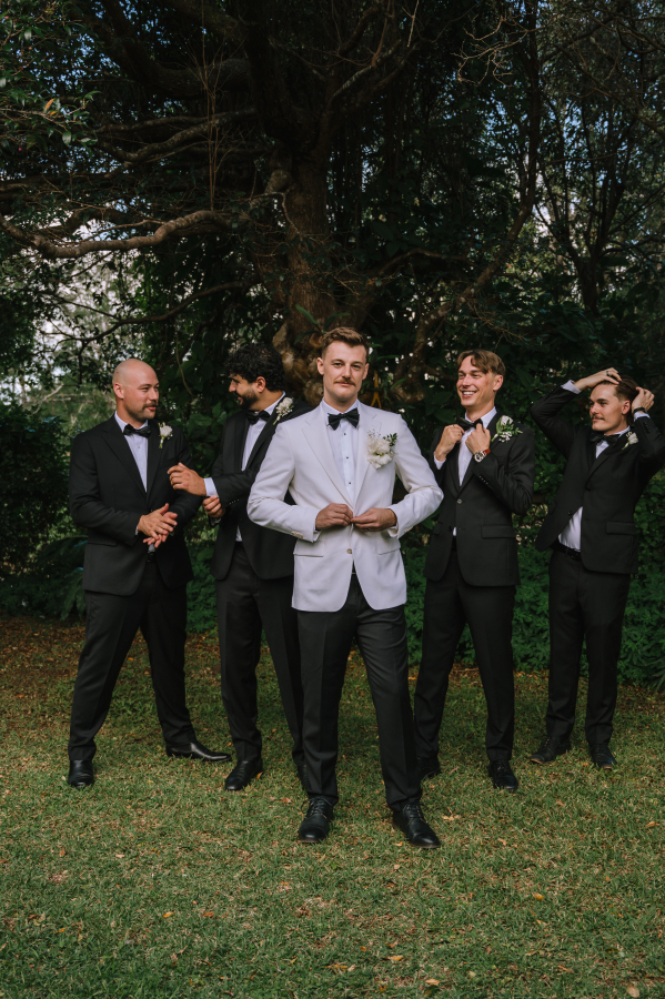 groom wedding party photography at montvale at montville 