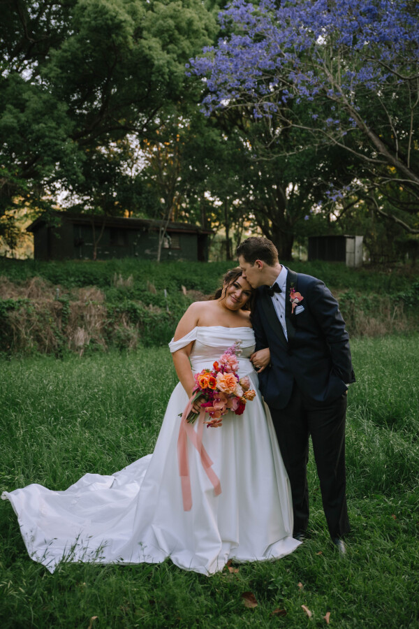 couples wedding portraits at Bundaleer Rainforest Gardens
