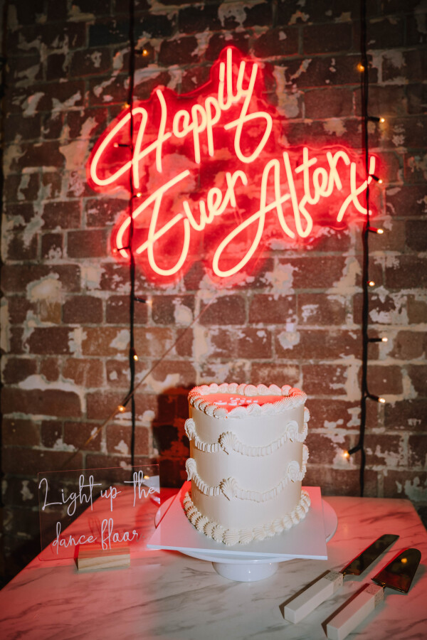 wedding cake table photography at smoked garage venue in fortitude valley