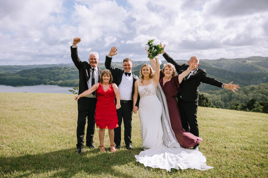 intimate wedding family portraits at lakehouse folk