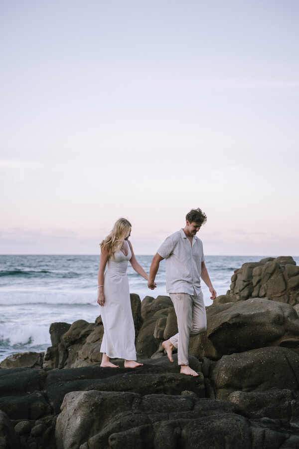 Stylish and romantic engagement shoot at Coolum Beach