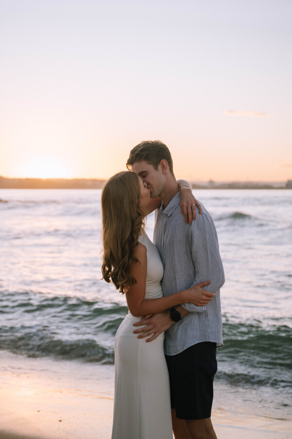 Engagement shoot with panoramic ocean views at Point Cartwright