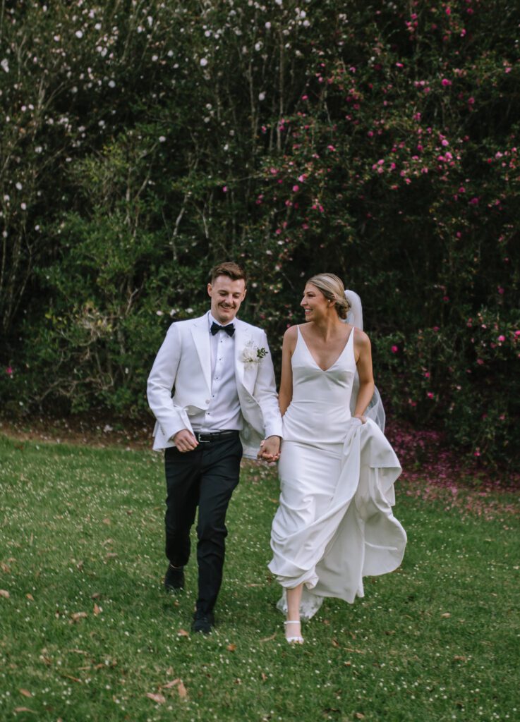 couples wedding portraits at montvale at montville in the sunshine coast hinterland